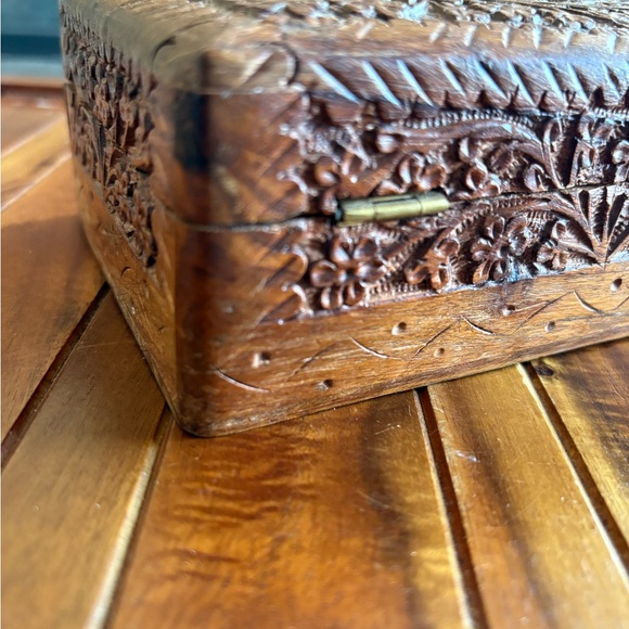 Wood Hand Carved Ornate Trinket Box - India - Picture 4 of 10